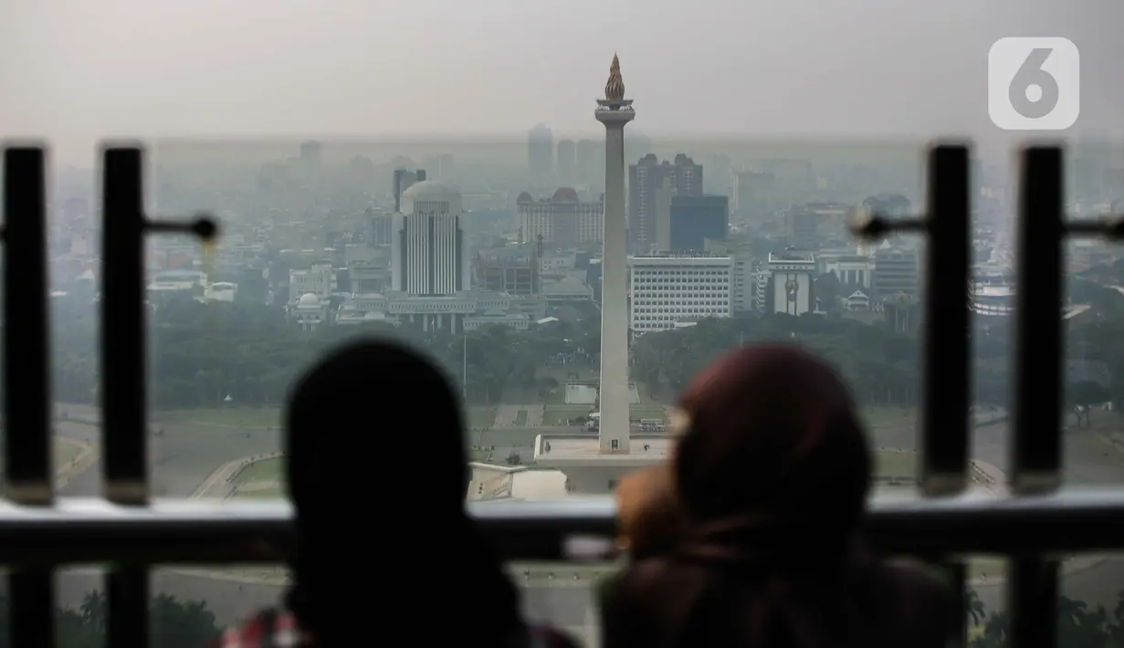 Pengukuran kualitas udara itu dilakukan situs IQAir dari enam sumber data, yakni Kementerian Lingkungan Hidup dan Kehutanan, BMKG, IQAir, PurpleAir, AirNow, dan US Department of State. (Liputan6.com/Faizal Fanani)