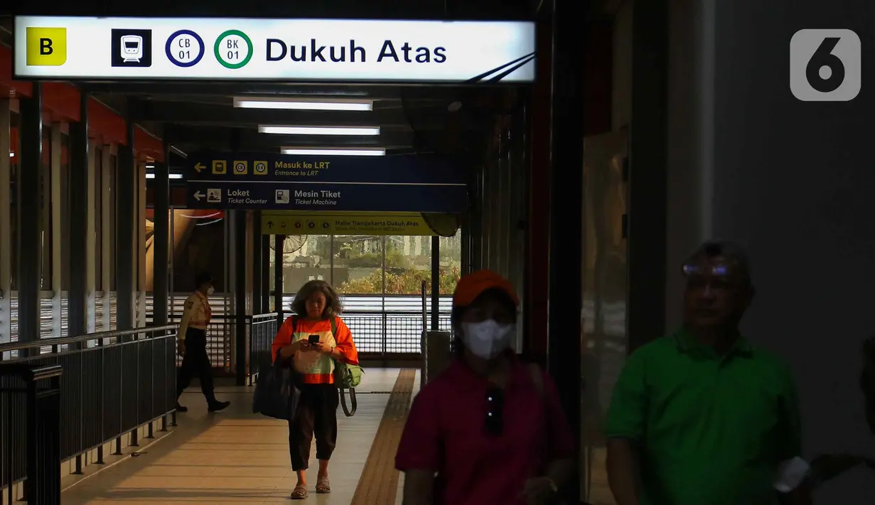Jembatan Penyeberangan Multiguna (JPM) Dukuh Atas memiliki tiga lantai yang masing memiliki fungsi yang berbeda. (Liputan6.com/Herman Zakharia)