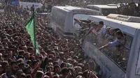 Kantor Informasi Tahanan yang dikelola Hamas menyatakan, proses pertukaran tawanan mencakup pembebasan sekitar 250 tahanan yang menjalani hukuman panjang atau seumur hidup, serta lebih dari 1.700 warga dari Gaza yang ditahan setelah 7 Oktober 2023. (AP Photo/Jehad Alshrafi)