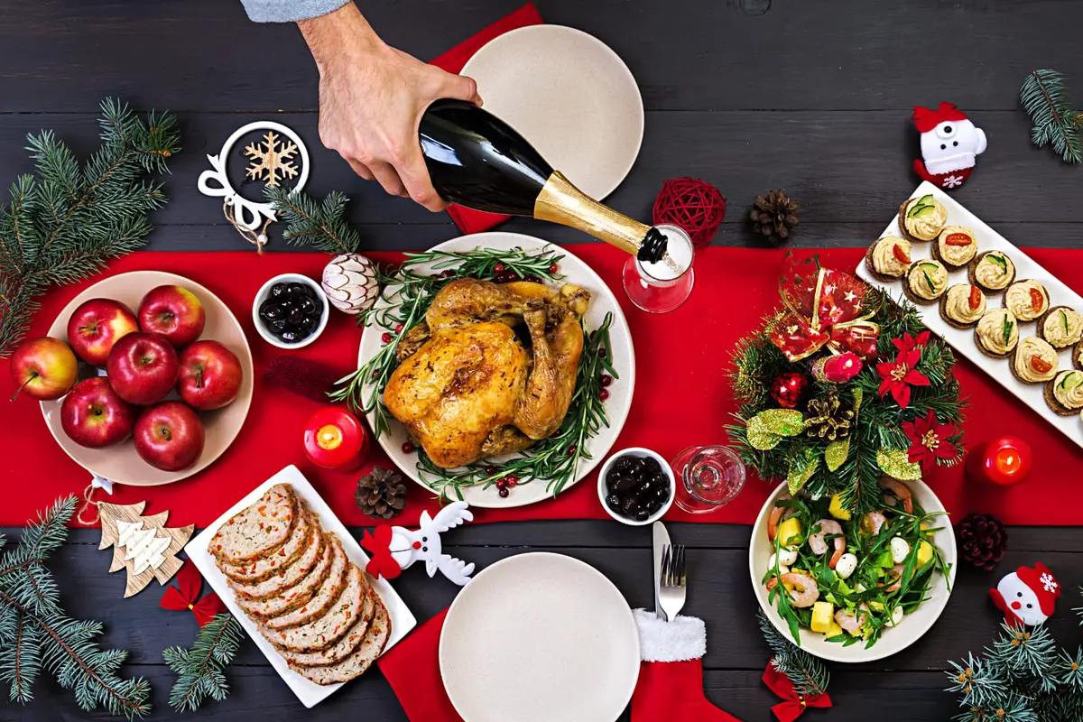 Menyajikan makanan untuk natal