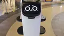 Sebuah robot pramusaji “Bellabot” mengantar makanan untuk pengunjung food court di Tangcity Mal, Kota Tangerang, Rabu (27/10/2021). Robot karakter hewan itu melayani antar pesan makanan bagi pengunjung guna mengurangi interaksi mengingat masih dalam pandemi covid-19. (Liputan6.com/Angga Yuniar)