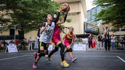 Sebanyak 8 tim SMP dan 8 tim SMA bertanding pada kompetisi tersebut. Acara itu juga dimeriahkan fashion show mobil custom dan dance competition. (Bola.com/Bagaskara Lazuardi)