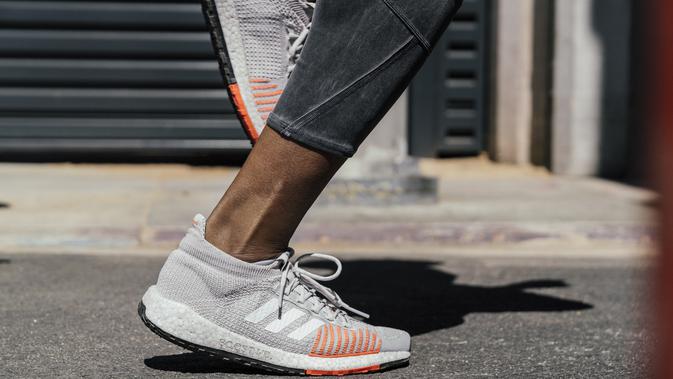  Sepatu  Running Perkotaan Kolaborasi adidas  dan Pelari 