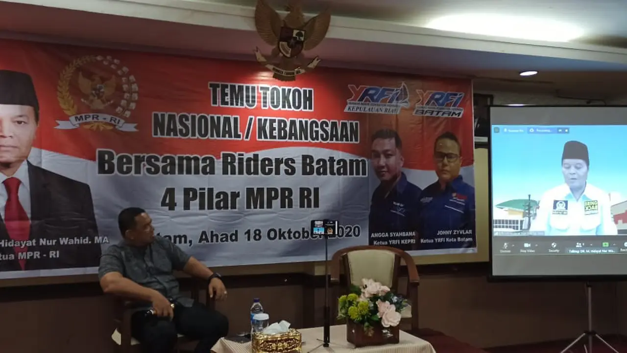 Dr. H. M. Hidayat Nur Wahid MA