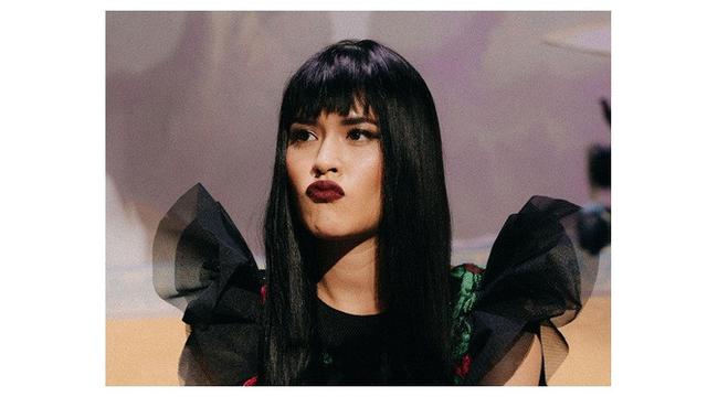 Biasa Natural, Ini 7 Potret Raisa dengan Makeup Tebal yang Curi Perhatian