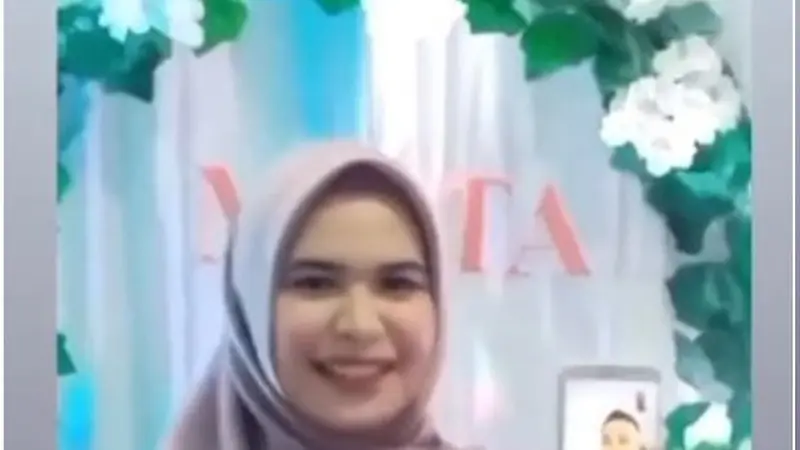 Kekasih Tak Bisa Hadir, Viral Wanita Dilamar Secara Online