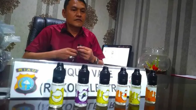 Liquid vape atau cairan rokok elektrik yang mengandung narkoba sitaan Polda Riau dari sindikat Malaysia.