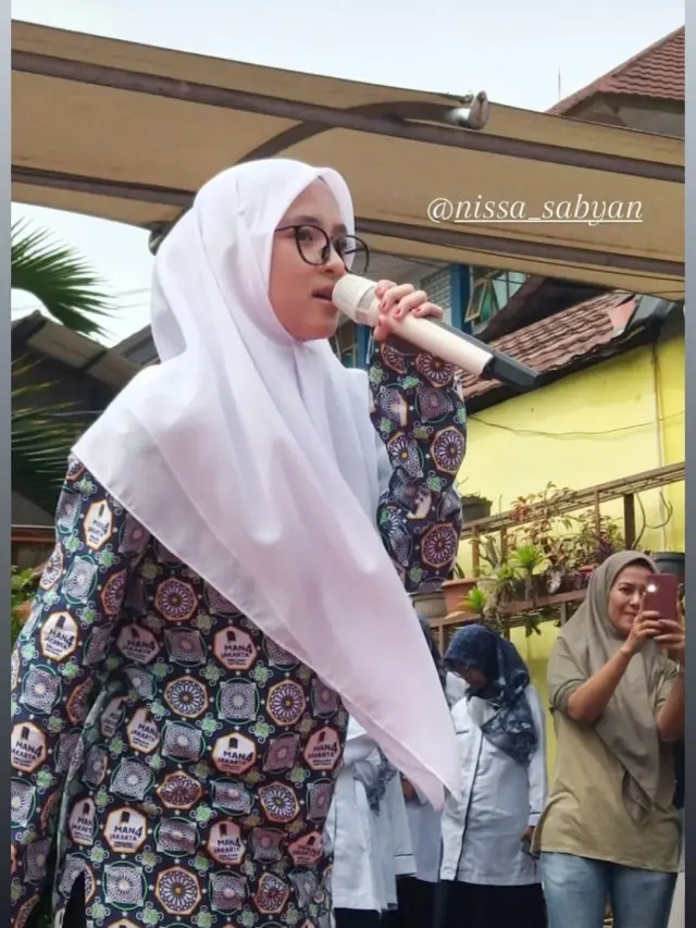 Nissa Sabyan di Pensi MAN 4 Jakarta