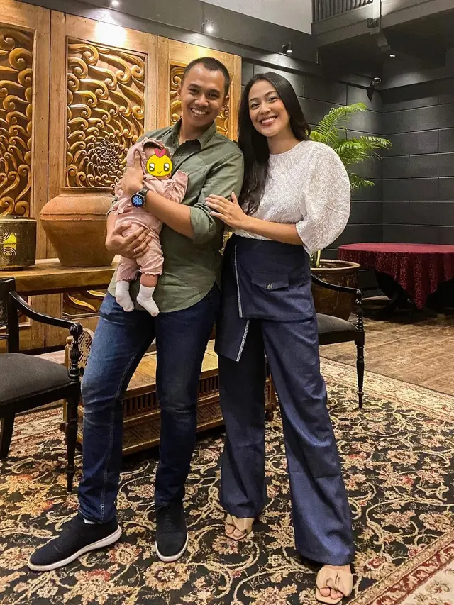 Sudah Dikaruniai Anak Pertama, Ini 6 Potret Bahagia Nadhila Maharani dan Suami