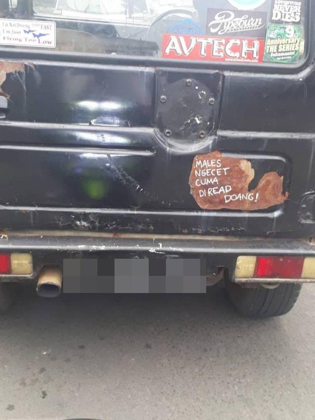 7 Cara Nyeleneh Orang Perbaiki Bodi Mobil Ini Kreatif Banget