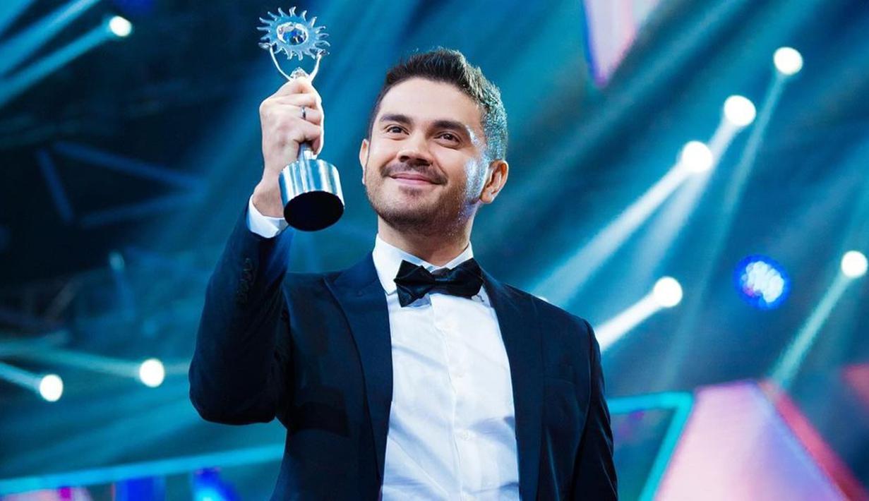 Bryan Mckenzie raih penghargaan SCTV Awards 2023 kategori Aktor Pendamping Paling Ngetop lewat sinetron Cinta Setelah Cinta. Penghargaan tersebut merupakan penghargaan SCTV Awards pertama Bryan Mckenzie. Tahun 2022 ia sudah pernah masuk nominasi untuk kategori yang sama dan lewat sinetron yang sama, namun gagal meraih piala. Tahun 2023, kerja kerasnya pun terbayar. (Liputan6.com/IG/@sctv)