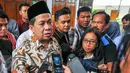 Wakil Ketua DPR RI Fahri Hamzah menjawab pertanyaan media usai menjalani proses mediasi dengan PKS di PN Jakarta Selatan, Selasa (3/5). Fahri menggugat PKS atas keputusan pemecatannya dari segala jenjang keanggotaan partai. (Liputan6.com/Yoppy Renato)
