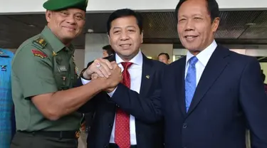 Presiden Jokowi dijadwalkan akan melantik Jenderal TNI Gatot Nurmantyo sebagai Panglima TNI dan Letjen (Purn) Sutiyoso sebagai Kepala Badan Intelijen Negara (BIN). Pelantikan keduanya dilakukan di Istana Kepresidenan.