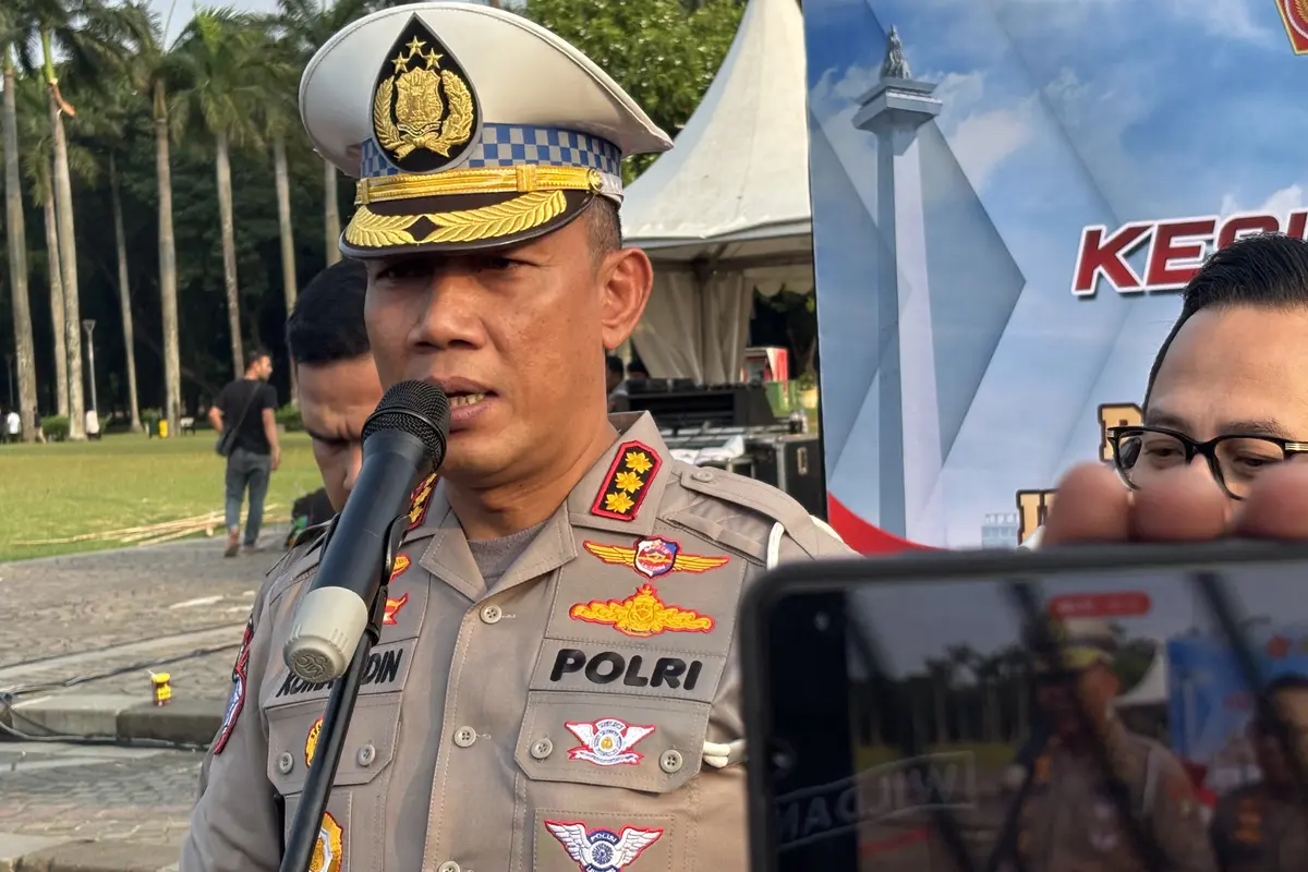 Direktur Lalu Lintas Polda Metro Jaya, Kombes Pol Komarudin mengimbau masyarakat menghindari jalur yang dilewati massa buruh pada peringatan Hari Buruh 1 Mei 2025
