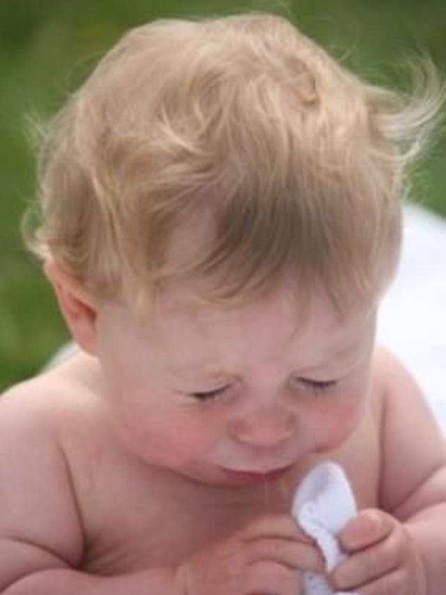 Potret Lucu Bayi Sebelum Bersin ini Bikin Makin Gemes