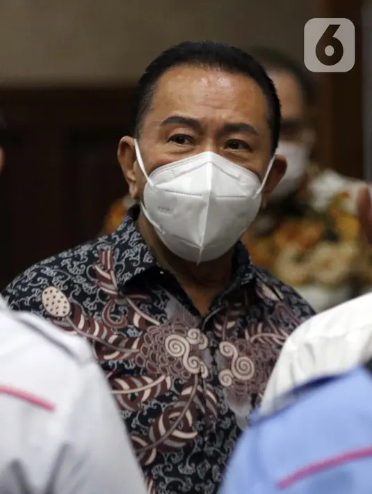 Terdakwa suap pengurusan fatwa MA serta penghapusan nama terpidana pengalihan hak tagih Bank Bali dari daftar red notice Polri, Djoko S Tjandra usai menjalani sidang tuntutan di Pengadilan Tipikor Jakarta, Kamis (4/3/2021). Djoko Tjandra dituntut 4 tahun penjara. (Liputan6.com/Helmi Fithriansyah)