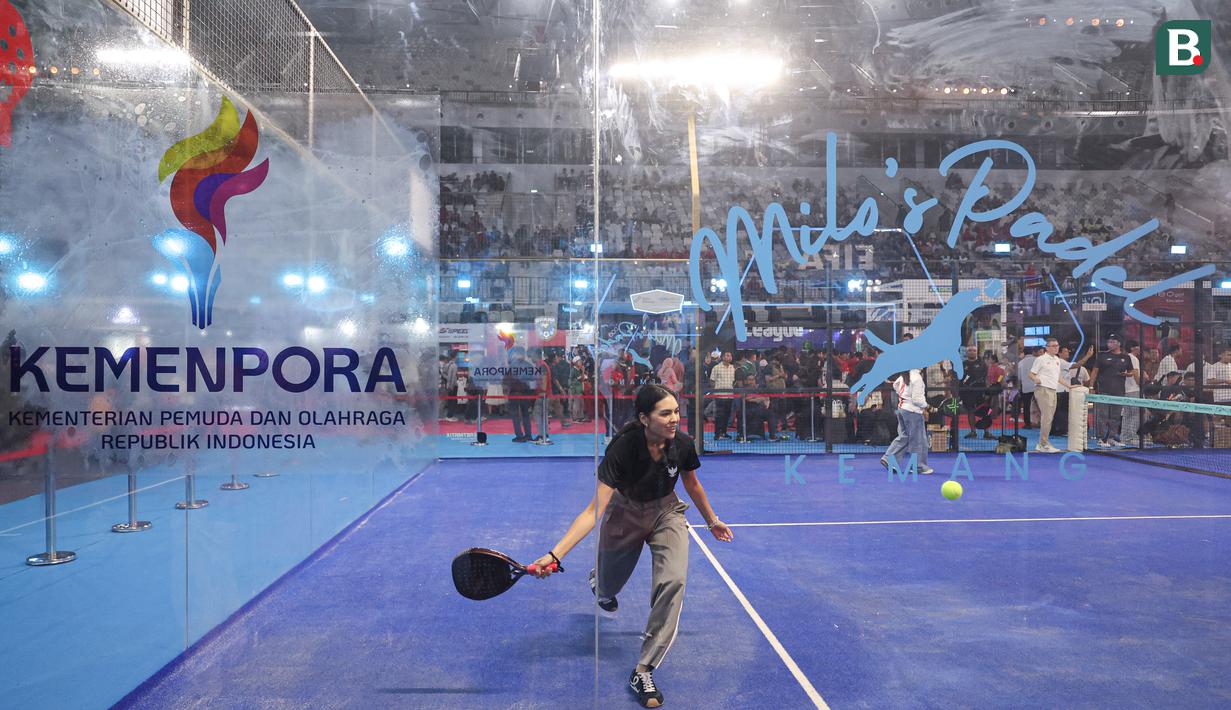 Arena padel yang terdapat pada acara Indonesia Sports Summit 2025 (ISS 2025) resmi digelar di Indonesia Arena, Senayan, Jakarta pada Sabtu (6/12/2025).