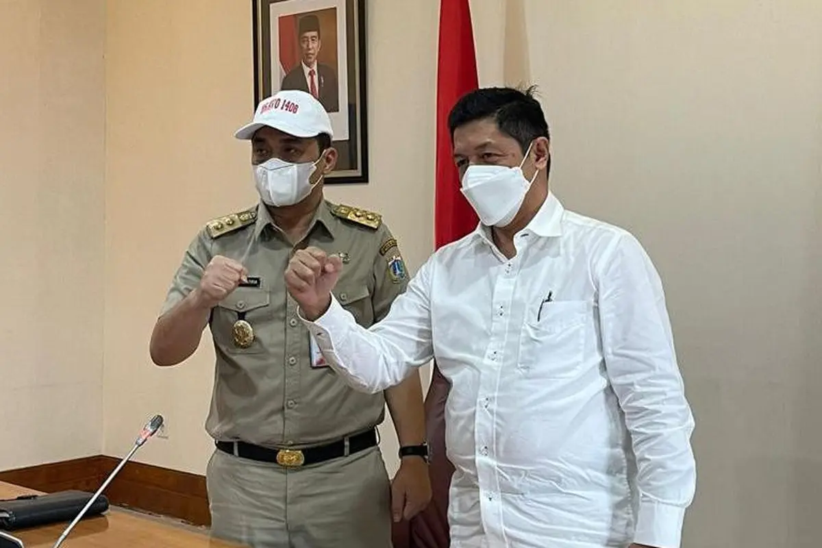 Wagub DKI Jakarta Ahmad Riza Patria bersama Julizar Idris