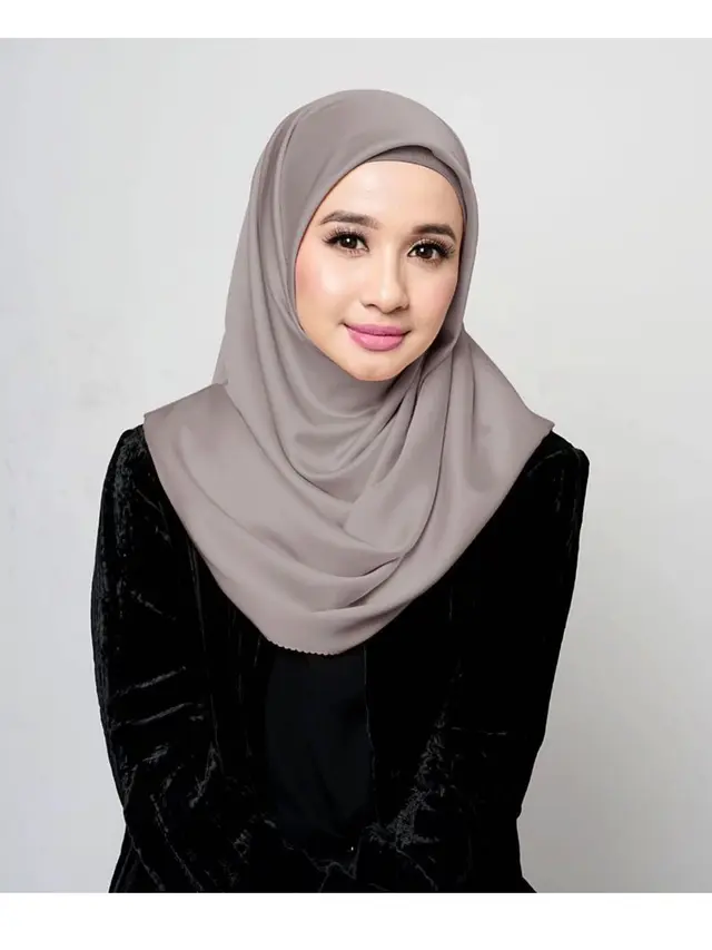 Ada yang Mimpi Meninggal, Ini 6 Alasan Artis Putuskan Mantap Berhijab