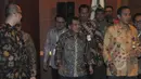Wapres Jusuf Kalla tiba di gedung PLN Pusat, Jakarta, untuk menghadiri acara Musyawarah Nasional Masyarakat Ketenagalistrikan Indonesia (MKI) ke VI, Kamis (12/3/2015). (Liputan6.com/Herman Zakharia)