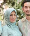 Syahnaz Sadiqah, kini sudah resmi dilamar oleh sang kekasih, Jeje Govinda. Pastinya, aroma pernikahan pun sudah tercium dari pasangan ini. Namun bagaimana pendapat Amy Qanita, ibunda Syahnaz soal pernikahan anaknya ini? (Instagram/amy_r_qanita)