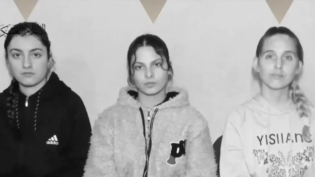 Video lain yang dirilis Hamas menampilkan sandera Karina Ariev, Daniella Gilboa, dan Doron Steinbrecher. (X/@Okt7kekejaman)