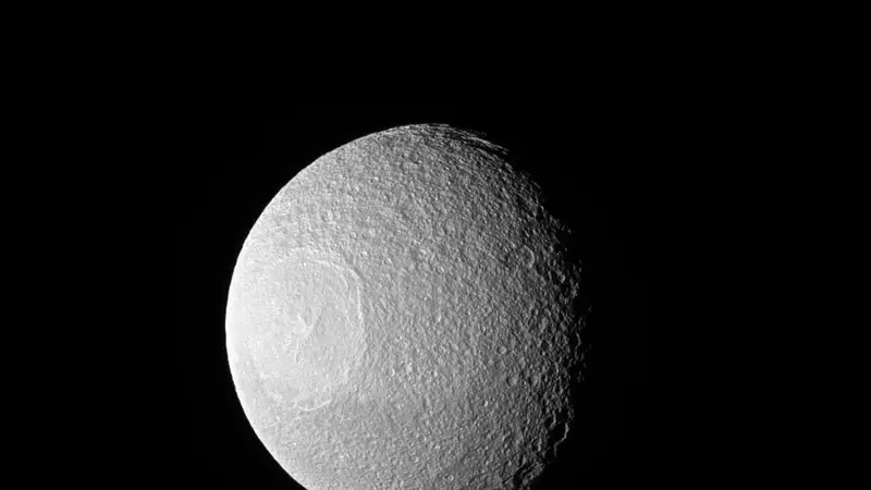 Penampakan mirip Death Star di Saturnus. (NASA)