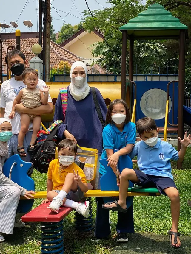 [Fimela] Zaskia Adya Mecca dan Anak-anak