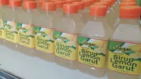 Ribuan botol Cilegar kaya vitamin C yang berasal dari bulir jeruk lemon California siap edar untuk konsumen.  (Liputan6.com/Jayadi Supriadin)