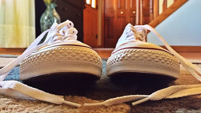Lenyapkan Bau Sepatu di Dalam Rumah