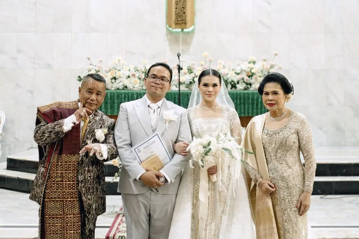 Istri, Putri, dan Menantu Hotman Paris di Acara Pernikahan Fritz Hutapea