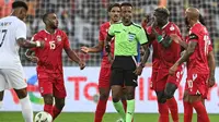 Wasit asal Somalia, Omar Abdulkadir Artan, batal memimpin pertandingan Piala Dunia 2026 karena tak mendapatkan izin masuk ke Amerika Serikat. (AFP/Issouf SANOGO)