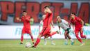 Ondrej Kudela yang dipercaya untuk mengambil tendangan penalti untuk Persija Jakarta berhasil melakukan tugasnya dengan sempurna dengan menjebol gawang PSS Sleman dalam pertandingan pekan ke-23 BRI Liga 1 2023/2024 di Stadion Patriot Chandra Bhaga, Bekasi, Sabtu (16/12/2023). (Bola.com/Bagaskara Lazuardi)