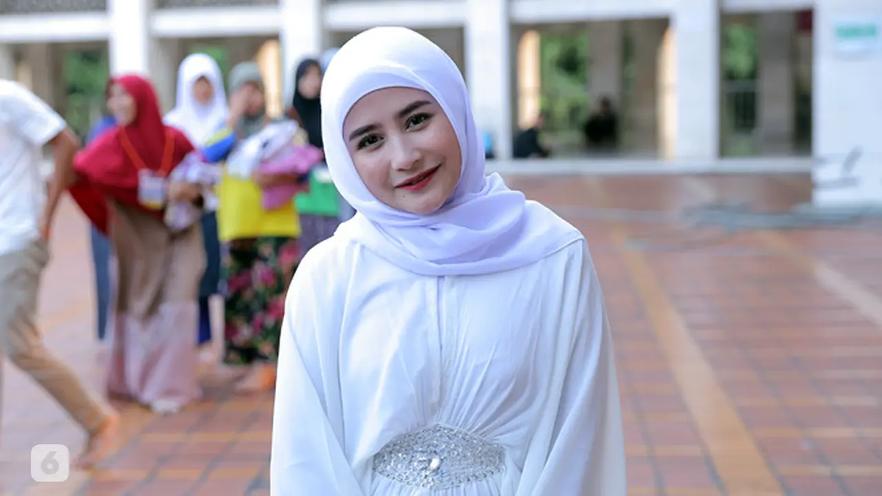 [Bintang] Gemar Membaca Alquran, Ini Ayat Favorit Prilly Latuconsina
