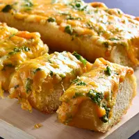 ilustrasi garlic cheese bread/Tatiana Volgutova/Shutterstock