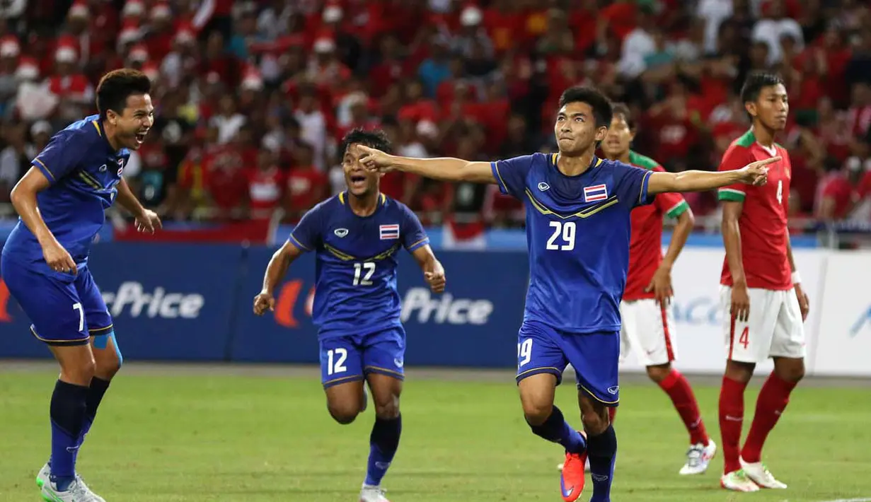 Rungrat Phumichantuk mencetak dua gol ke gawang Indonesia U-23. (Bola.com/Arief Bagus)