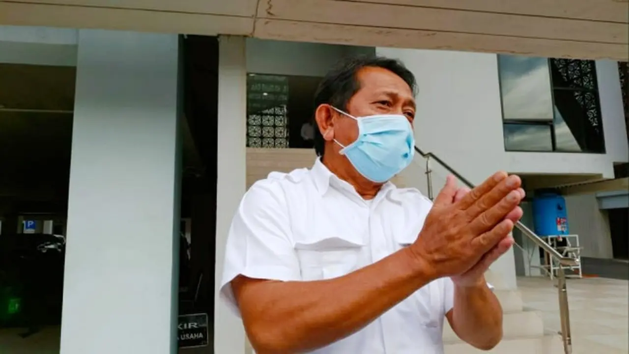 Sekda Riau non aktif, Yan Prana Indra Jaya, terdakwa korupsi anggaran rutin Bappeda Siak.