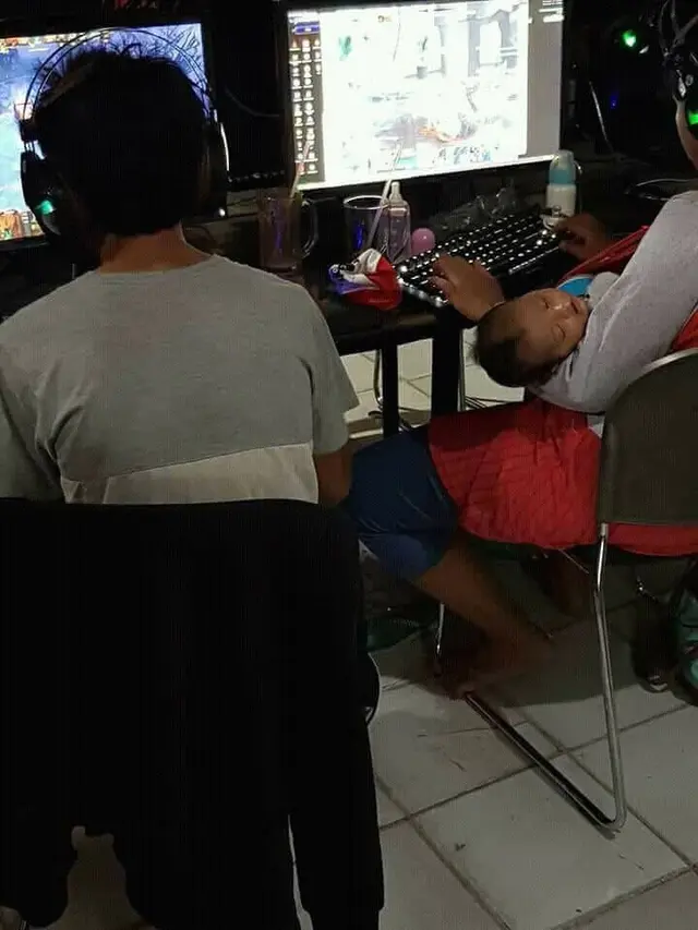 6 Tingkah Lucu Ibu-Ibu Bersama Buah Hati Ini Bikin Geleng Kepala