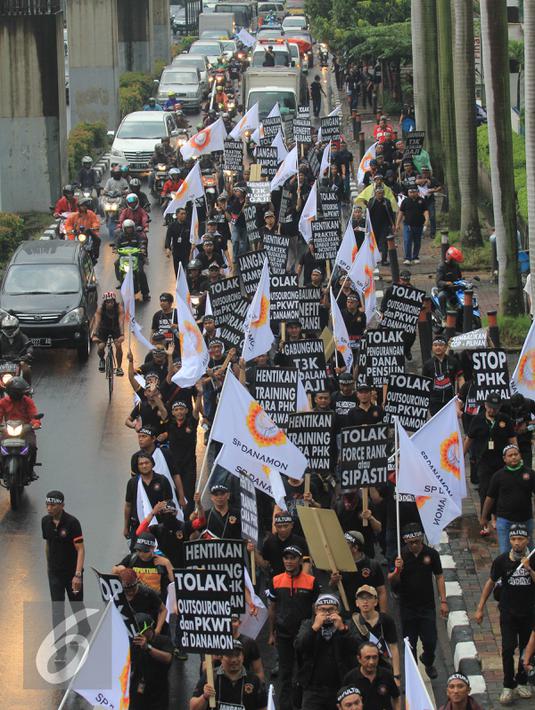 Tolak PHK, Karyawan Bank Danamon Serbu Kantor Pusat Danamon ...