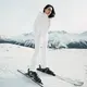 Shandy Aulia tampil dengan pakaian hangat serba putih yang mirip dengan salju saat bermain ski di Swiss. Ibu satu anak ini mengenakan inner turtleneck dipadukan jaket padding dan celana putih. [@shandyaulia]
