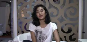 Widy Vierratale baru saja melakukan perawatan pada rambutnya di sebuah salon daerah Kelapa Gading, Jakarta Utara. Widy mengaku, dirinya sempat kesulitan untuk melakukan perawatan rambut semenjak bergabung dengan Vierratale.