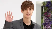Kyaaaaaaa! Celana Kim Hyun Joong Lepas di Kolam Renang