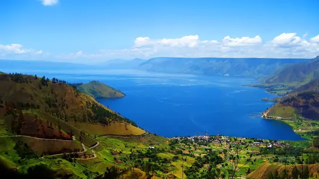 Deretan Danau Indah nan Mistis di Indonesia