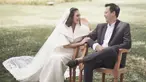 Sempat menyandang status janda 10 tahun lamanya, setelah bercerai dengan pesepakbola Markus Horison, Kiki Amalia memutuskan untuk membuka lembaran baru dengan menerima pinangan dari Agung Nugraha. Proses perkenalan keduanya pun cukup singkat yakni baru beberapa bulan saja. (Liputan6.com/IG/@kikiamaliaworld)