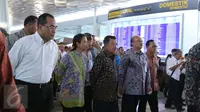 Wakil Presiden RI Jusuf Kalla didampingi Menteri BUMN Rini Suwandi, Menhub Budi Karya saat meninjau Terminal 3, Bandara Soekarno Hatta, Tangerang, Banten, Senin (15/08). (Liputan6.com/Angga Yuniar)