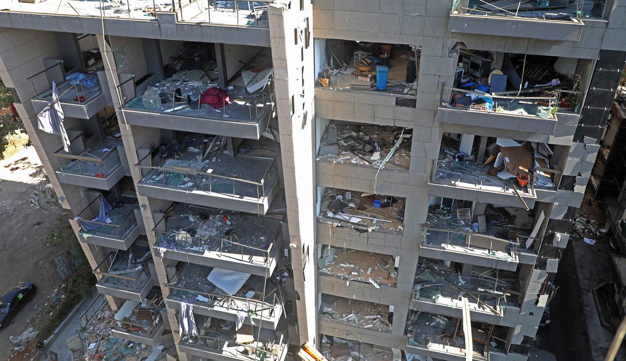 Sebuah bangunan yang rusak di Beirut, Lebanon (17/8/2020). Kerugian yang dialami Lebanon pascaledakan di Beirut meningkat saat Perserikatan Bangsa-Bangsa (PBB) dan mitranya melanjutkan penilaian mereka. (Xinhua/Bilal Jawich)