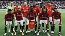 Pemain baru Manchester United, Mason Mount (kedua kiri belakang) berpose dengan strating XI timnya saat laga pramusim melawan Leeds United di Ullevaal Stadium, Oslo, Rabu (12/7/2023). (Twitter/@ManUtd)