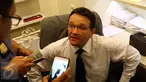 Seorang tenaga medis asing berinisial (TP) saat diperiksa Petugas Gabungan dari Imigrasi dan Dinas Kesehatan Jakarta Selatan, Senin (11/1/2016). Dari hasil pemeriksaan TP diketahui tak memiliki dokumen yang lengkap. (Liputan6.com/Yoppy Renato)