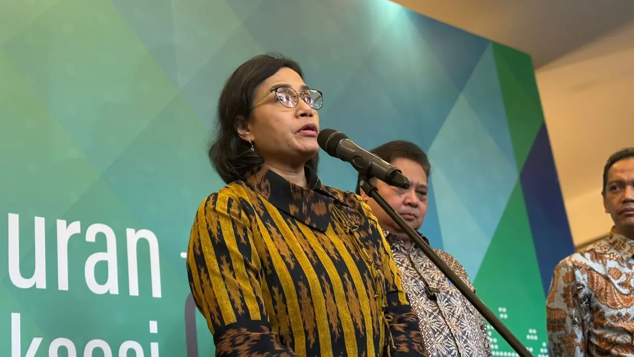 Menteri Keuangan (Menkeu) Sri Mulyani Indrawati dalam peluncuran portal aksesi OECD, di Kementerian Koordinator Bidang Perekonomian, Jakarta, Kamis (3/10/2024). (Tira/Liputan6.com)
