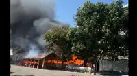 Kebakaran di Area Kantor Bupati Bulukumba, 4 Mobil Ludes Dilalap Api